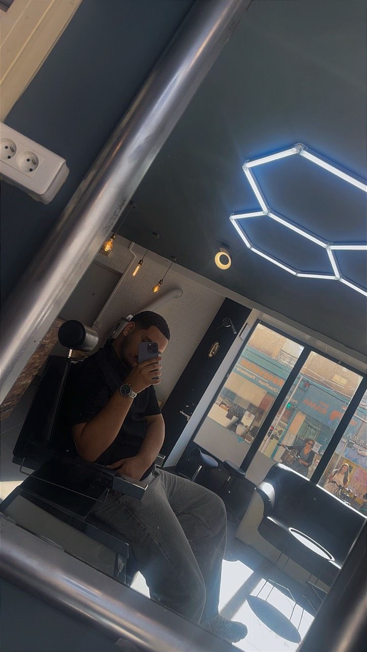 Amz Barber