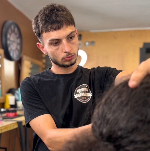 Dam’sBarber